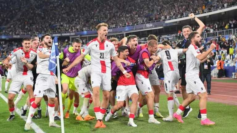 Игроки Грузии празднуют гол / Фото из открытых источников