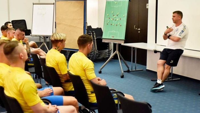 Сборная Украины провела первую тренировку под руководством Реброва – присоединились звездные футболисты