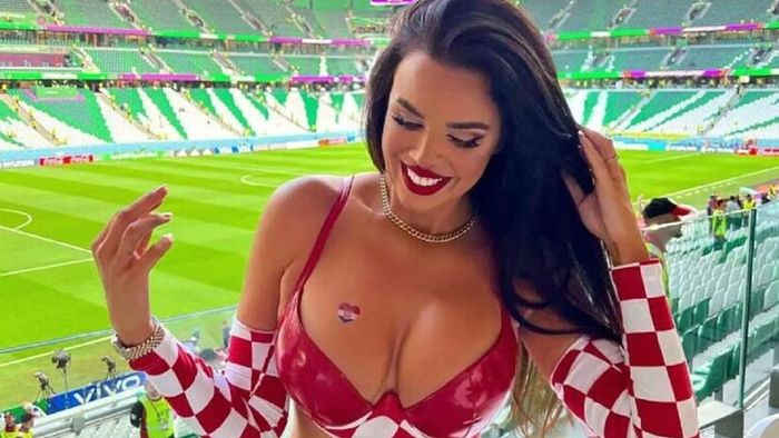 Мисс Хорватия устроила эротическое шоу на финале Лиги чемпионов – пикантный образ удивил