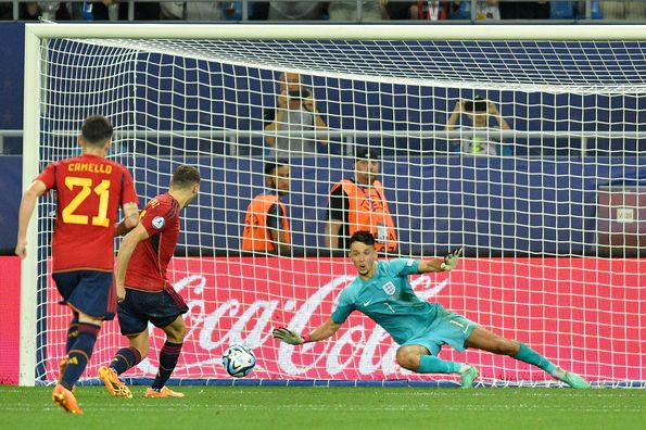 Роковой промах с пенальти и решающий рикошет в видеообзоре матча Англия U-21 – Испания-21 – 1:0