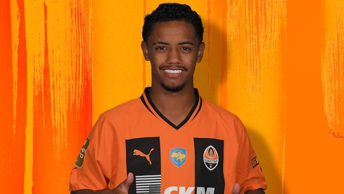 Шахтар оголосив про підписання 18-річного вінгера 