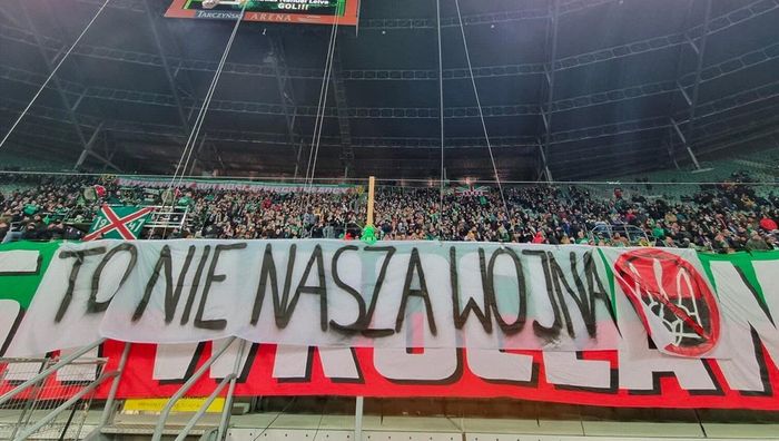 Польські ультрас вивісили банери проти України – на цьому стадіоні битиметься Усик та зіграє наша збірна