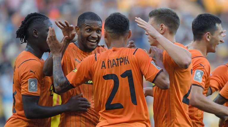 Марлон (в центре) / фото Шахтер Марлон (в центре) / фото Шахтер