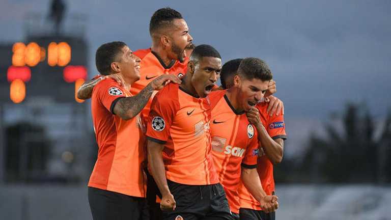 Тете (по центру) / фото Шахтар Тете (по центру) / фото Шахтар