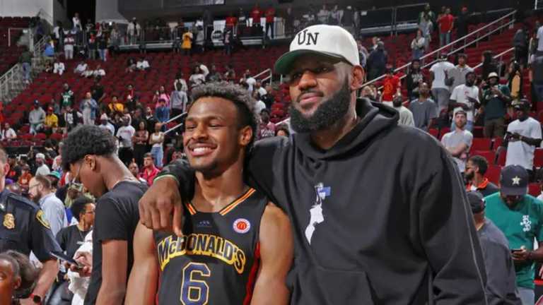 Броні та Леброн Джеймси / фото з відкритих джерел Броні та Леброн Джеймси / фото з відкритих джерел