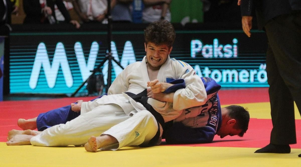 Денис Докторов (у білому) / Фото ФДУ Денис Докторов (у білому) / Фото ФДУ