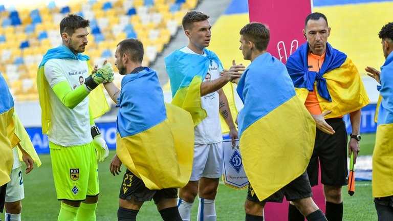 Денис Бойко (крайний слева) / Фото УПЛ Денис Бойко (крайний слева) / Фото УПЛ