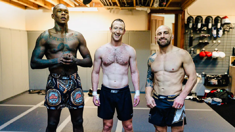 Исраэль Адесанья, Марк Цукерберг и Алекс Волкановски / Фото из соцсетей Исраэль Адесанья, Марк Цукерберг и Алекс Волкановски / Фото из соцсетей