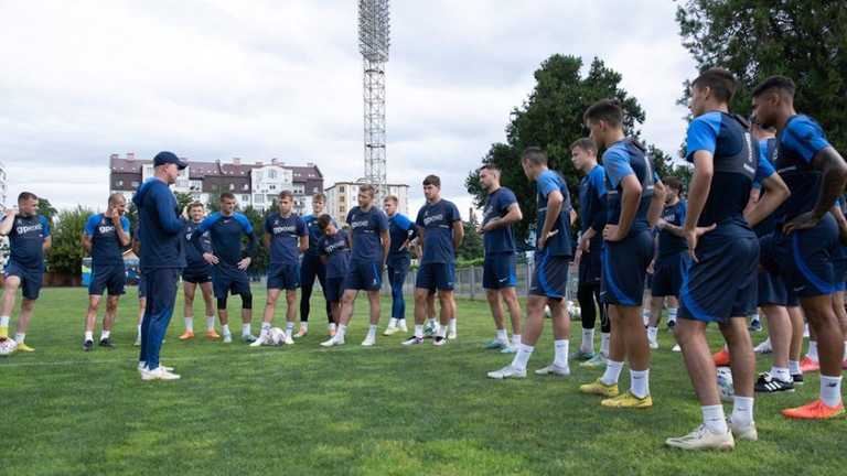 Кучер и его подопечные / фото СК Дніпро-1 Кучер и его подопечные / фото СК Дніпро-1