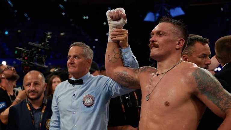 Усик нокаутував Дюбуа / Фото Instagram Усик нокаутував Дюбуа / Фото Instagram