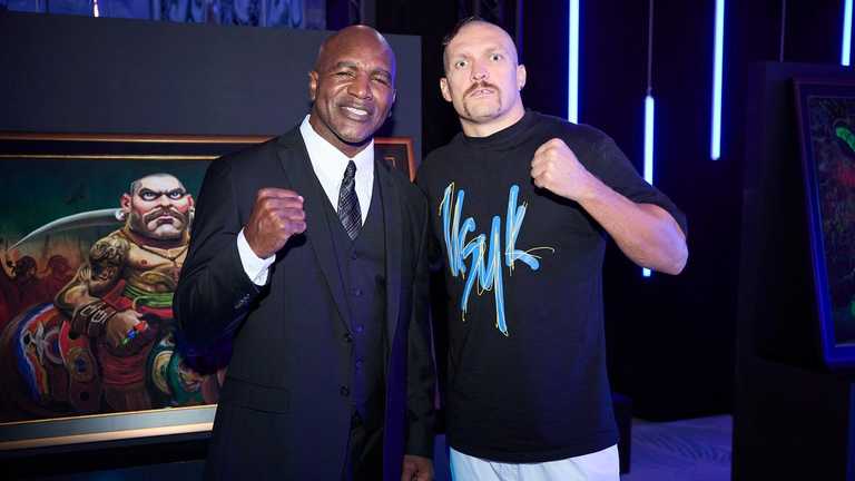 Олександр Усик та Евандер Холіфілд / Фото з соцмереж Олександр Усик та Евандер Холіфілд / Фото з соцмереж