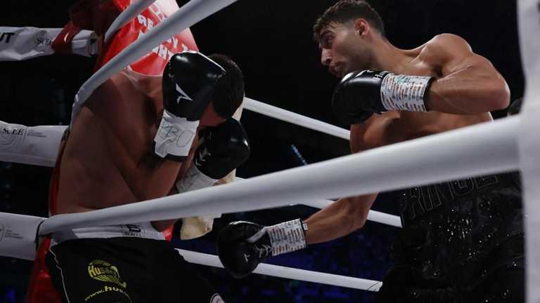 Хамед атакує Хрду / Фото The Sun Хамед атакує Хрду / Фото The Sun