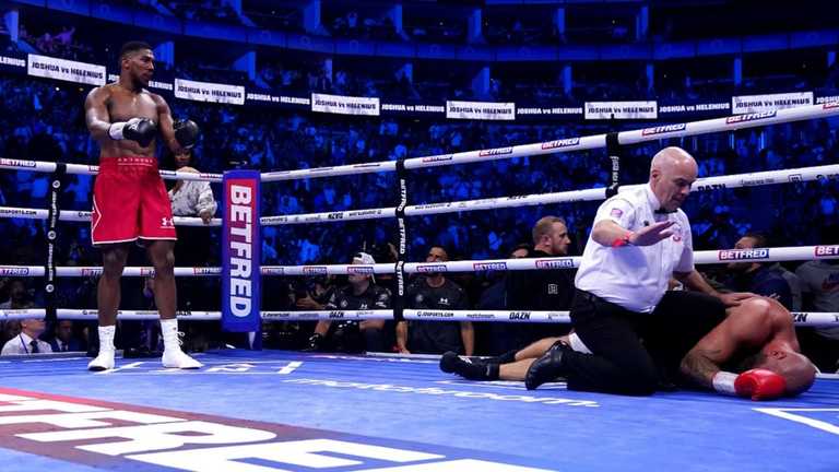 Джошуа нокаутував Хеленіуса / Фото Matchroom boxing Джошуа нокаутував Хеленіуса / Фото Matchroom boxing