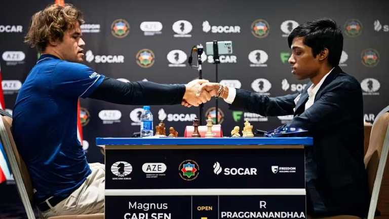 Карлсен и Прогнанандха / Фото ФИДЕ Карлсен и Прогнанандха / Фото ФИДЕ