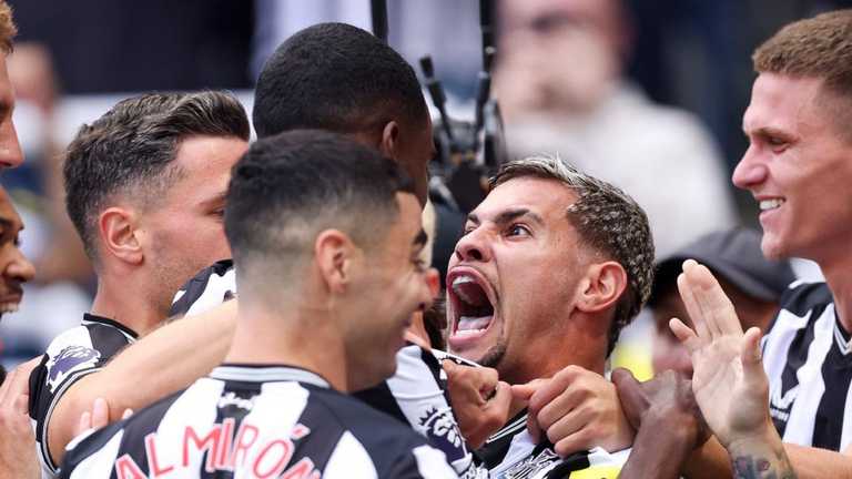 Гравці Ньюкасла тріумфують / Фото Twitter Гравці Ньюкасла тріумфують / Фото Twitter