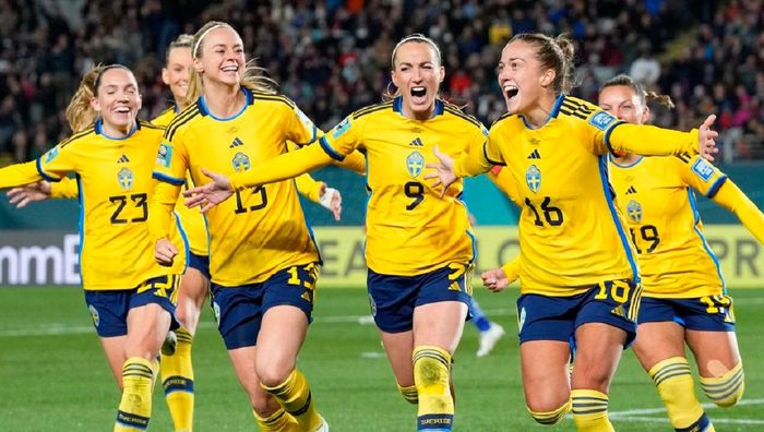 Швеция уверенно одолела Японию и пробилась в полуфинал женского ЧМ по футболу