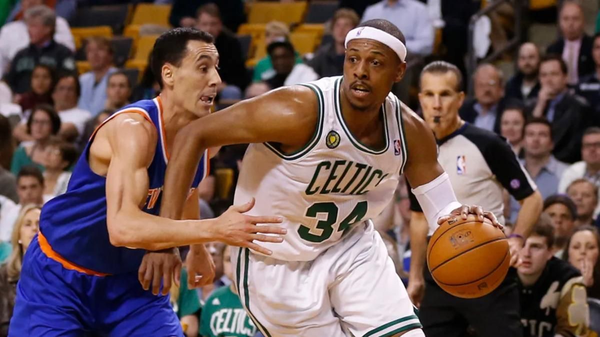 Пол Пірс (з мʼячем) у 2013 році / фото з відкритих джерел