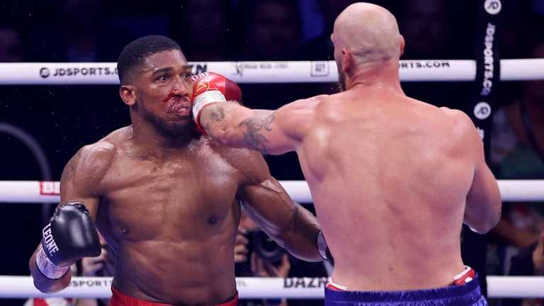 Хелениус атакует Джошуа / Фото Matchroom boxing Хелениус атакует Джошуа / Фото Matchroom boxing