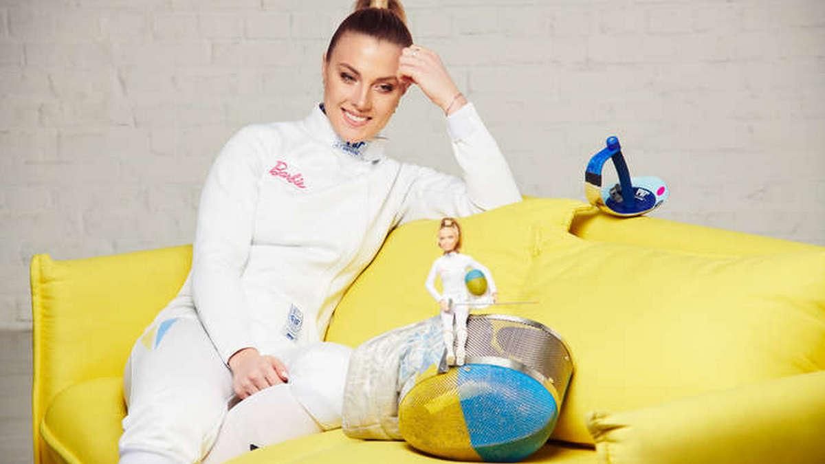 Ольга Харлан с кукольной копией / Фото из соцсетей Ольга Харлан с кукольной копией / Фото из соцсетей