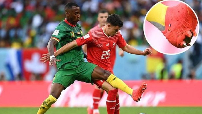 Поплатився за російський прапор: футболіста збірної Камеруну не впустили на матч Ліги чемпіонів