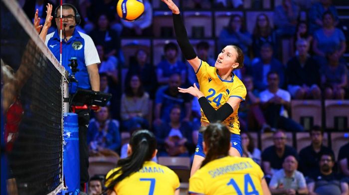 Украина разгромно проиграла Сербии на старте женского чемпионата Европы по волейболу