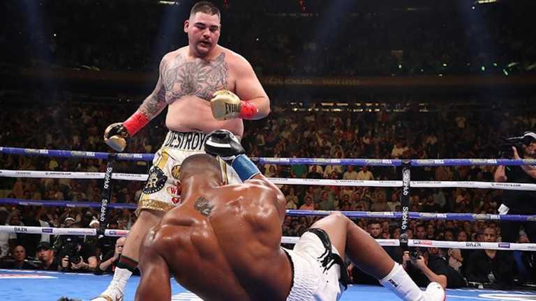 Руис в бою с Джошуа / фото из открытых источников Руис в бою с Джошуа / фото из открытых источников