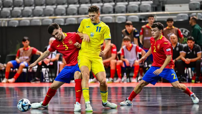 Іспанці помпезно провели збірну України з футзального Євро-2023 коридором пошани – відео дня
