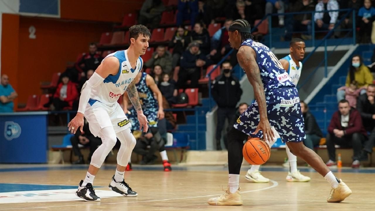 Миколаїв – Будівельник / Архівне Фото ФБУ