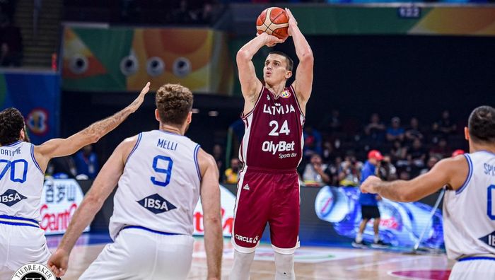 ЧМ по баскетболу: Латвия в нервном поединке одолела Италию и сразится за пятое место