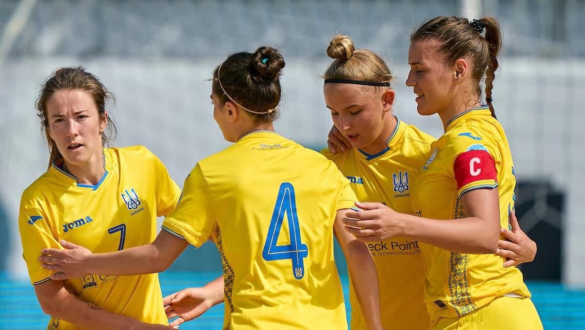 Жіноча збірна України з пляжного футболу / фото з відкритих джерел