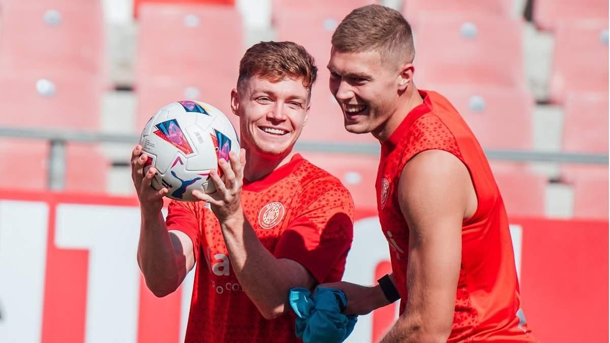 Віктор Циганков та Артем Довбик / Фото ФК Жирона