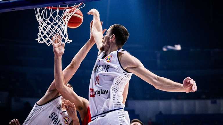 Боріша Сіманіч (справа) / Фото ФІБА Боріша Сіманіч (справа) / Фото ФІБА