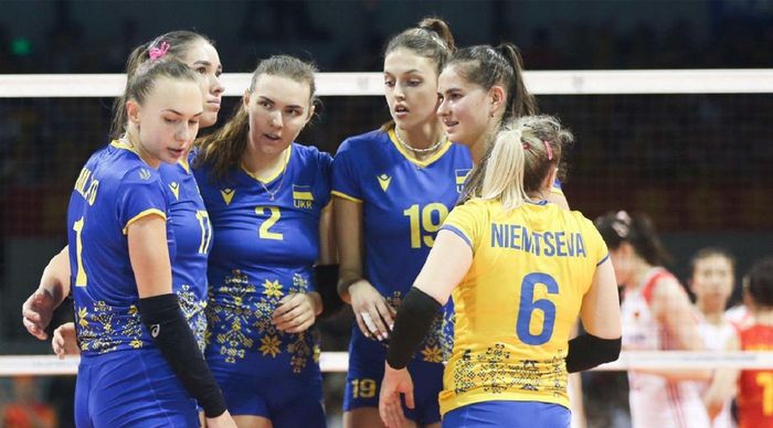 Женская сборная Украины по волейболу одержала первую победу в квалификации на Олимпиаду-2024