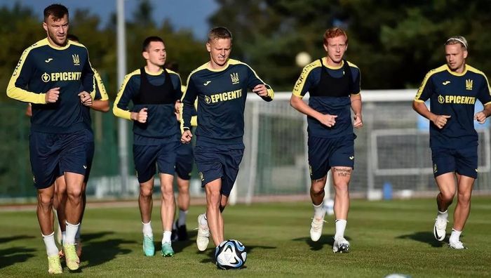 Зинченко назвал игроков сборной Украины, которых видит в АПЛ: "Давным-давно жду Матвиенко"