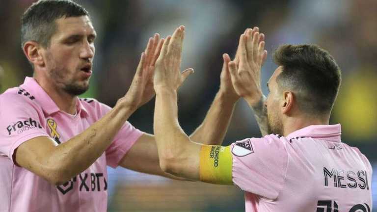 Сергей Кривцов и Лионель Месси / фото из открытых источников Сергей Кривцов и Лионель Месси / фото из открытых источников