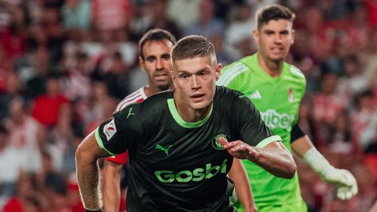 Артем Довбик (на переднем плане) / Фото Twitter Жироны Артем Довбик (на переднем плане) / Фото Twitter Жироны