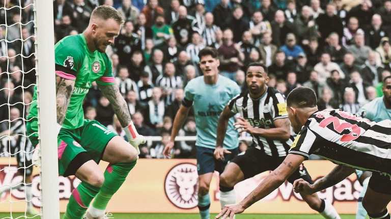  Нюкасл одолел Брентфорд / Фото Twitter Брентфорда