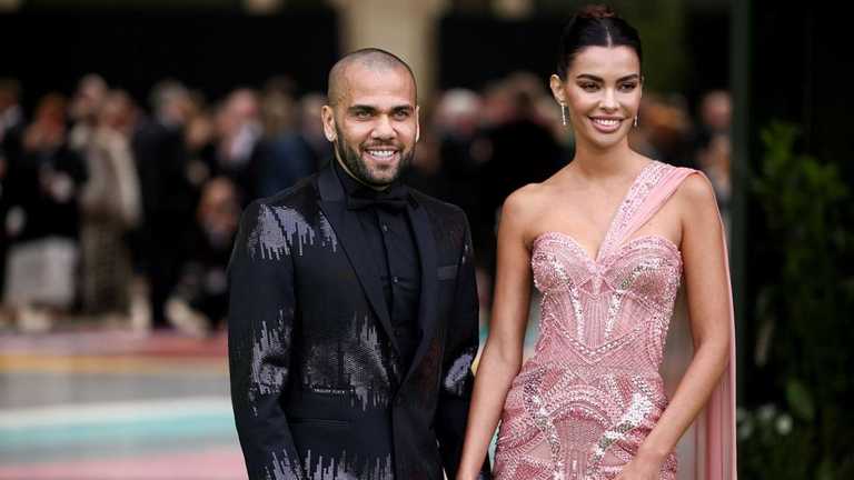 Дани Алвес и Джоана Санс / Фото Reuters Дани Алвес и Джоана Санс / Фото Reuters