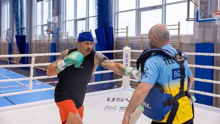 Олександр Усик на тренуванні / Фото з Instagram Олександр Усик на тренуванні / Фото з Instagram