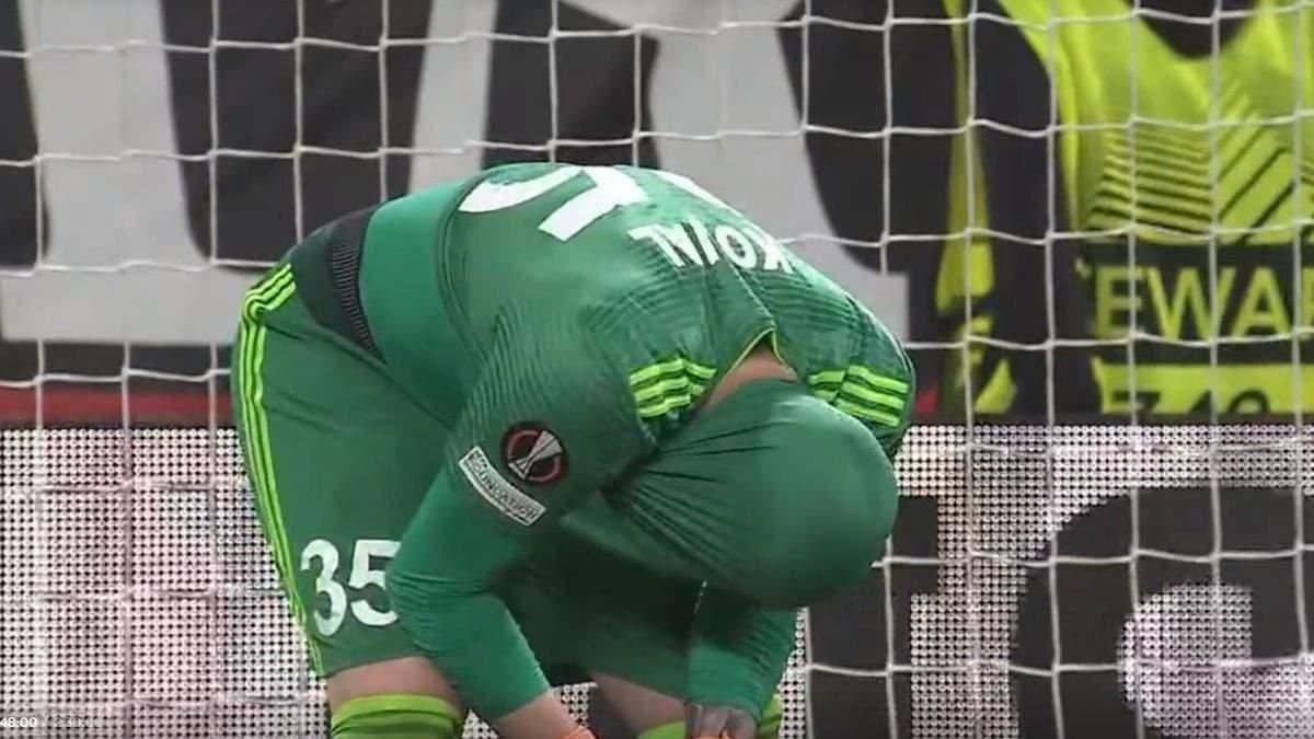 Максим Коваль після 6 пропущених м'ячів від празької Славії / Скриншот з трансляції