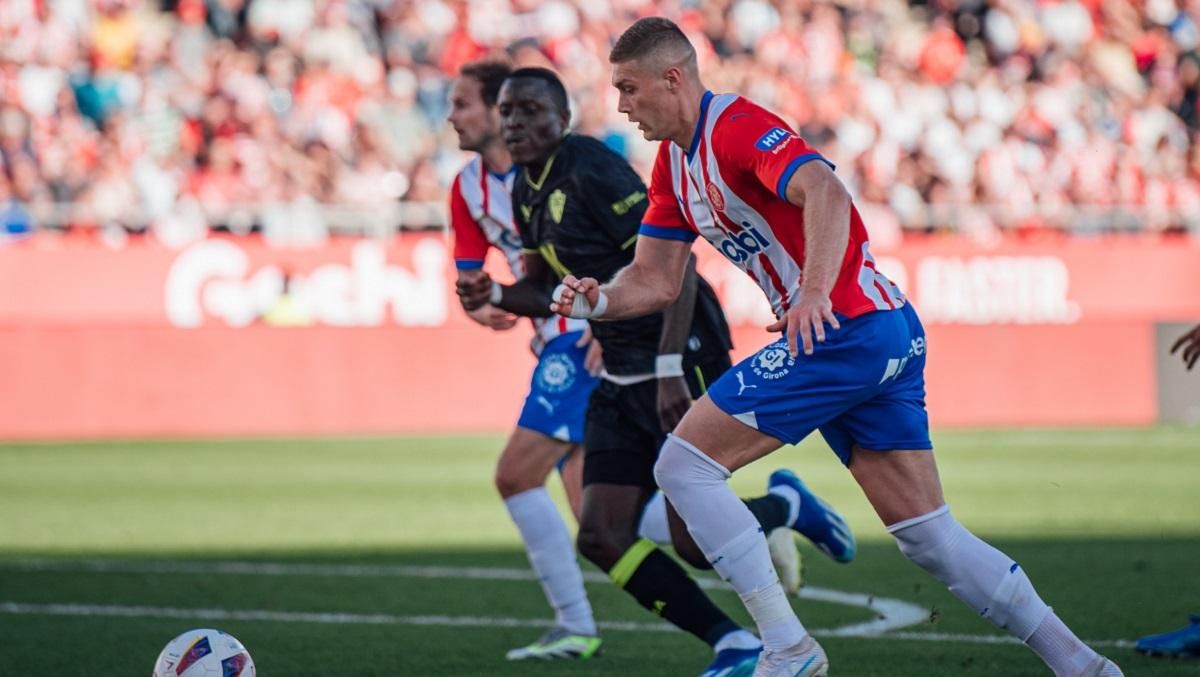 Артем Довбик (на переднем плане) / Фото Twitter Жироны