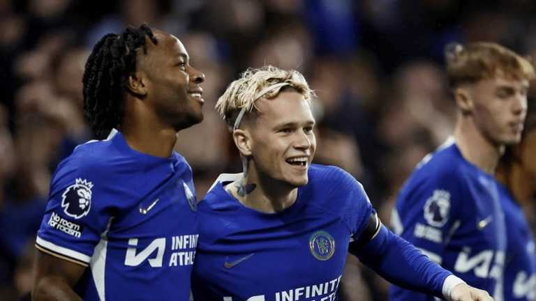 Мудрик святкує забитий гол Арсеналу / фото Reuters Мудрик святкує забитий гол Арсеналу / фото Reuters