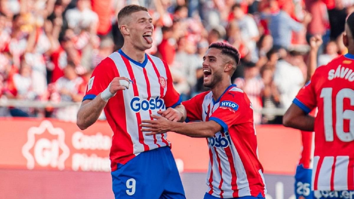 Артем Довбик (слева) / Фото Twitter Жироны Артем Довбик (слева) / Фото Twitter Жироны