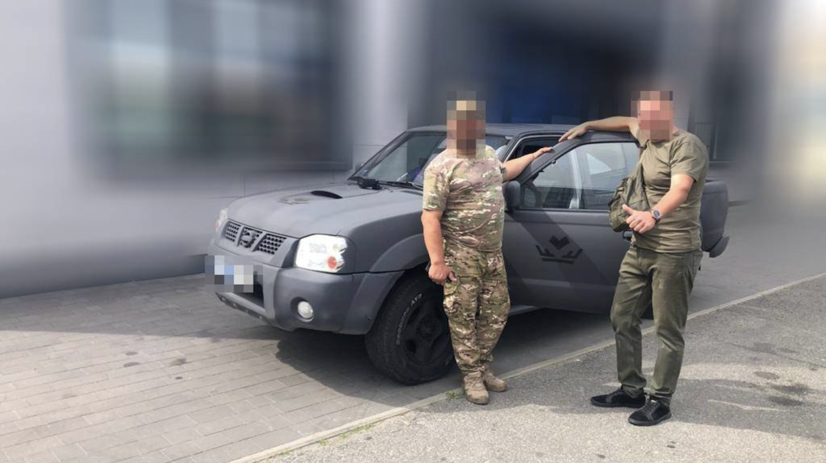 Два позашляховики і партія дронів для фронту від Favbet Foundation 