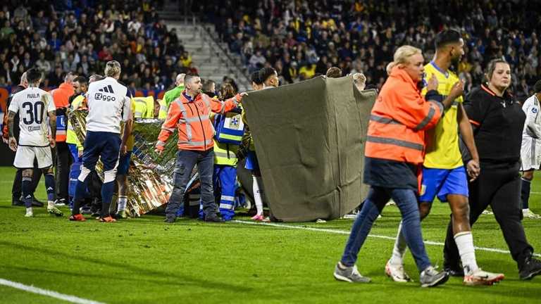 Голкипер Этьен Вассен потерял сознание после столкновения с соперником во время матча Валвейк – Аякс / Фото из открытых источников Голкипер Этьен Вассен потерял сознание после столкновения с соперником во время матча Валвейк – Аякс / Фото из открытых источников