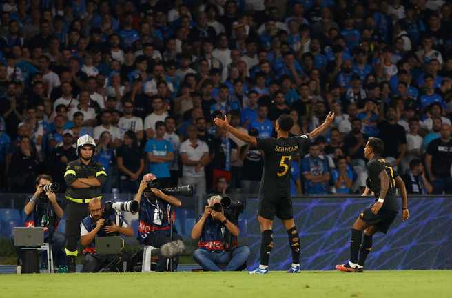 Беллінгем святкує гол в Неаполі Беллінгем святкує гол в Неаполі