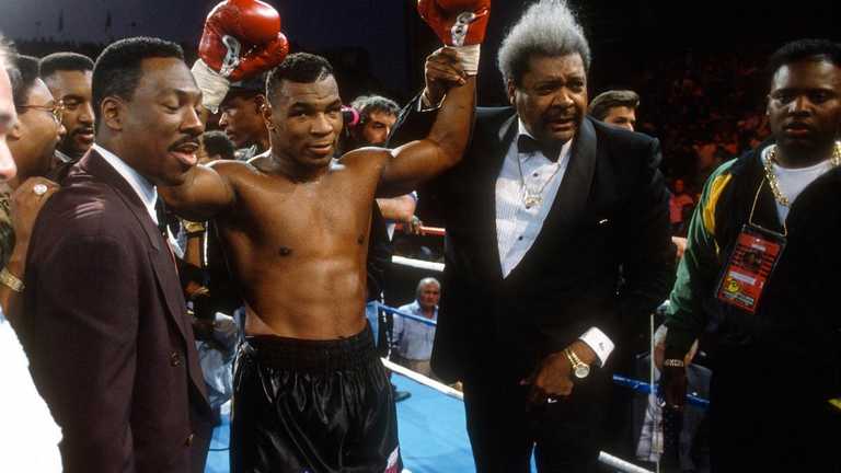 Майк Тайсон (по центру) / фото из открытых источников Майк Тайсон (по центру) / фото из открытых источников