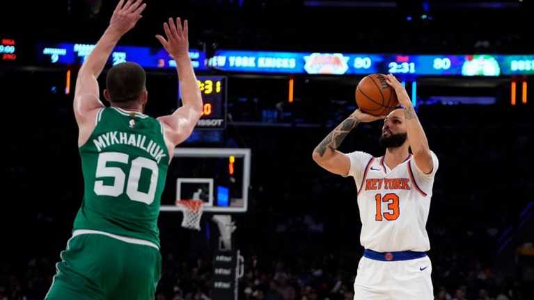 Святослав Михайлюк (слева) / Фото AP Святослав Михайлюк (слева) / Фото AP