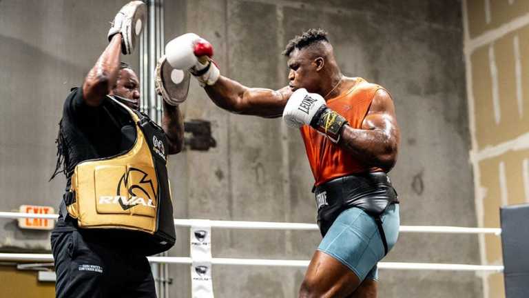 Фрэнсис Нганну (справа) / Фото Twitter Фрэнсис Нганну (справа) / Фото Twitter