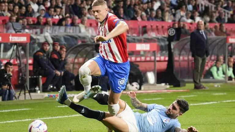 Артем Довбик / Фото David Borrat (EFE) Артем Довбик / Фото David Borrat (EFE)